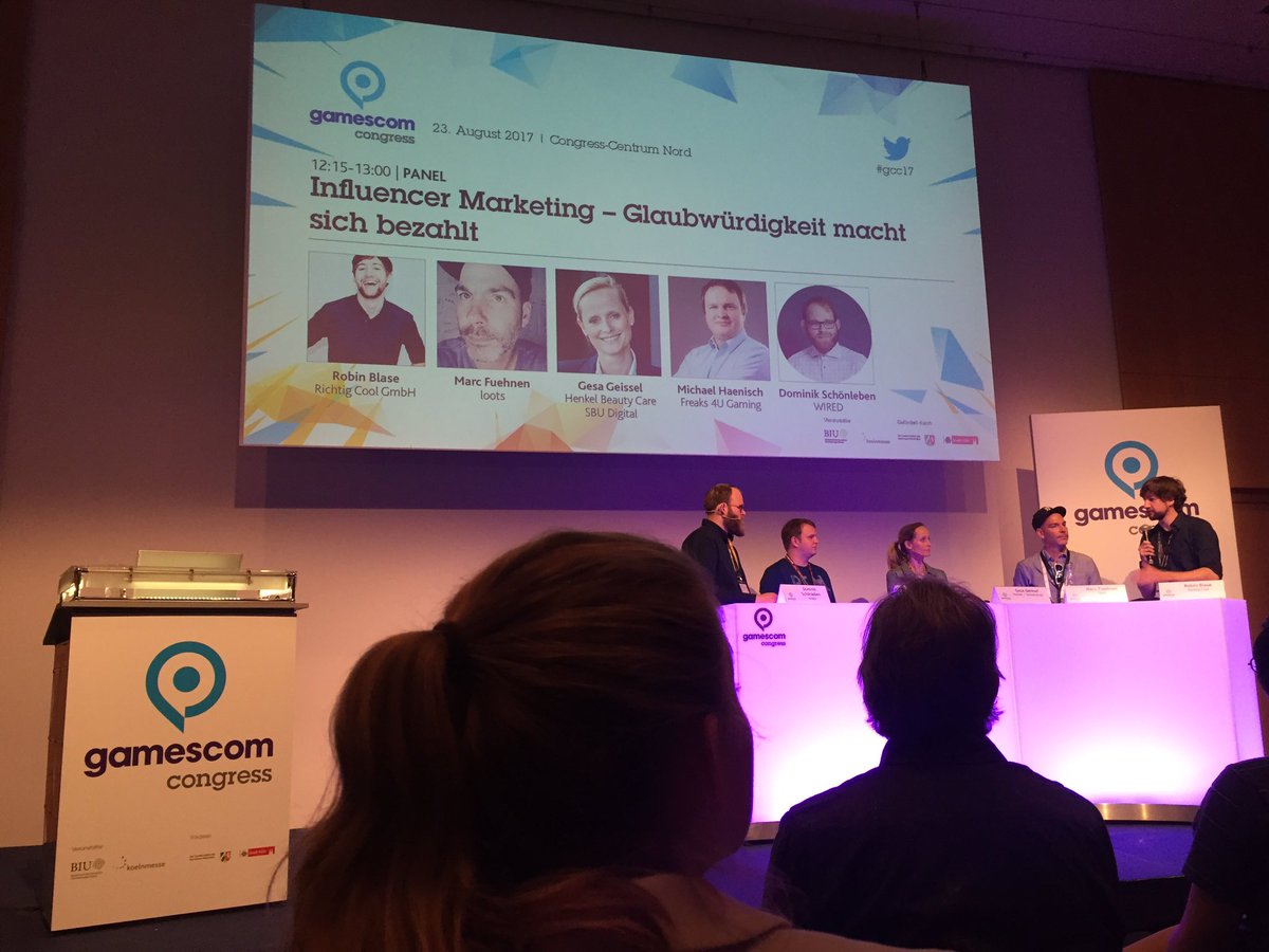 Damfranc's tweet photo. Met @AndyBerendsen afgereisd naar Keulen voor @gamescom congress 'mehr als spiele'🎮 #gcc17 https://t.co/yH3OOl8iez