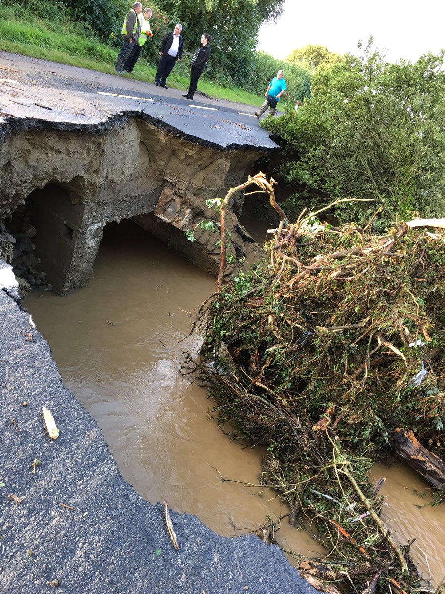 Awstyres's tweet photo. Last nights flood damage in Inishowen. #Flooding #Inishowen #awstyres #donegal https://t.co/TlHU1Vchgq