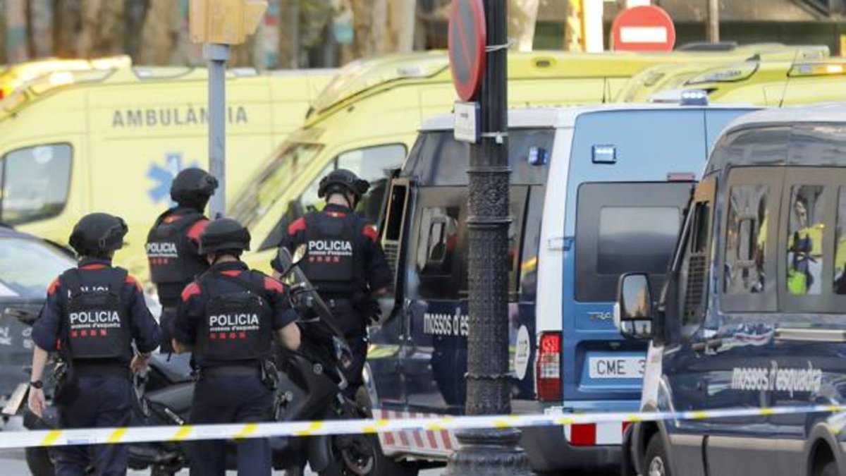 ramossalvat's tweet photo. 🔴📁 Novetats #CambrilsAttack: Els terroristes van planejar un altre atropellament multitudinari a #Cambrils. https://t.co/1hmjri1OzD #Terror https://t.co/3dsHCWgcUS