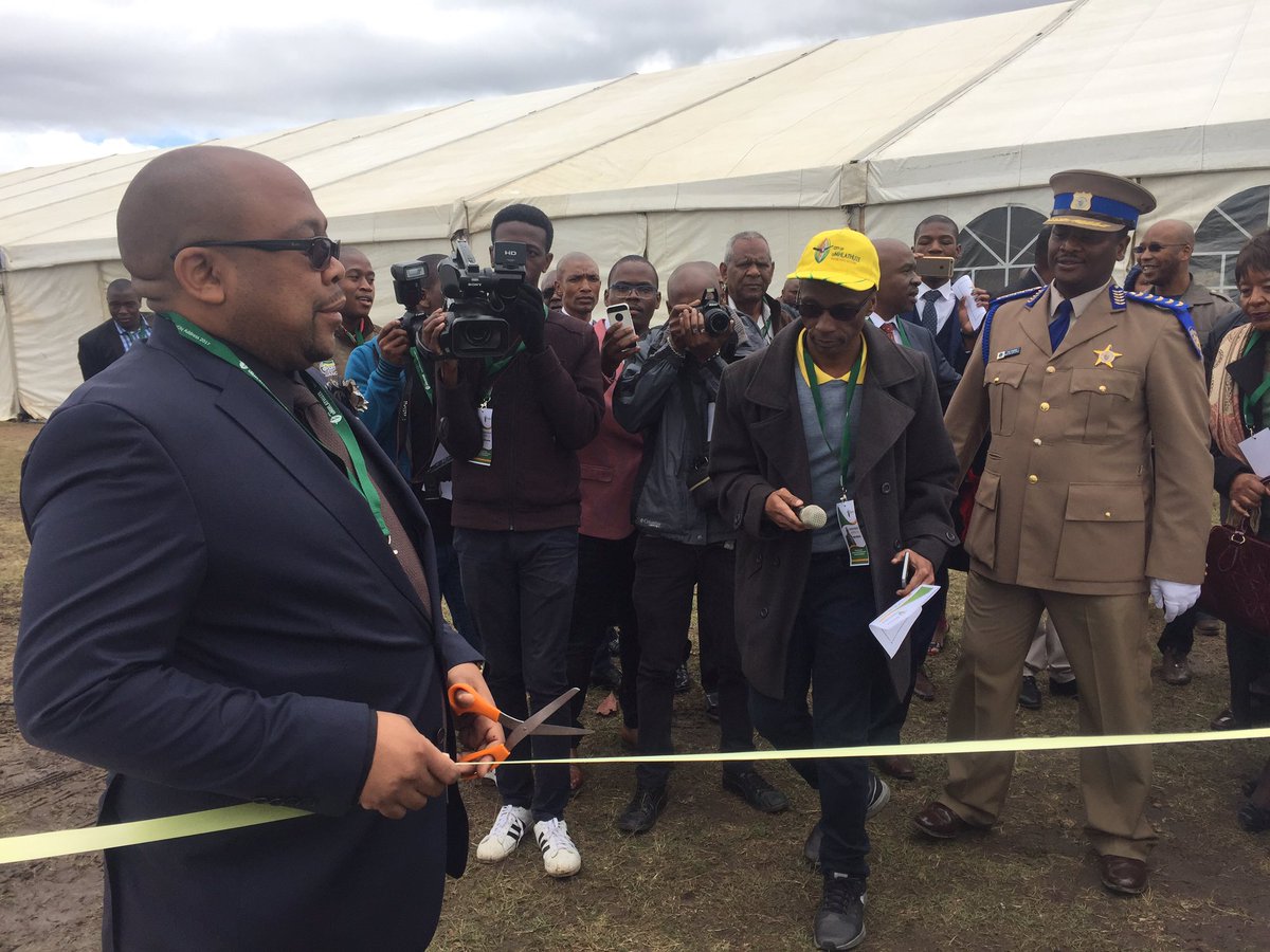 UmhlathuzeM's tweet photo. SERVICE DELIVERY RECAP ON THE STATE OF THE CITY ADDRESS #SOCA2017 #UMhlathuze @ZOPublications @kzncogta @SAmunicipality @IsolezweNews https://t.co/MZzURiqH6K