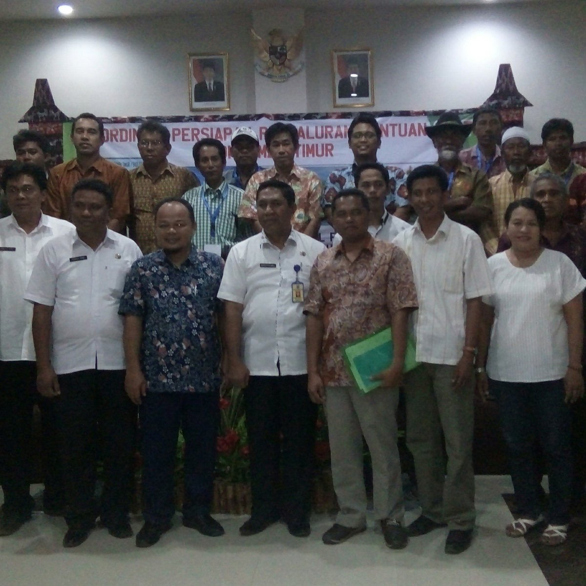sepry_b's tweet photo. Kpla DKP ST Mntp dgn Rsmi kgtn Koordnsi Prsipn pnylurn bntuan SKPT di sumba Timur #AksiPPB @s_soebjakto @fisheris_ @BudidayaKKP @dpp_ipkani https://t.co/nVkTtJvvHz