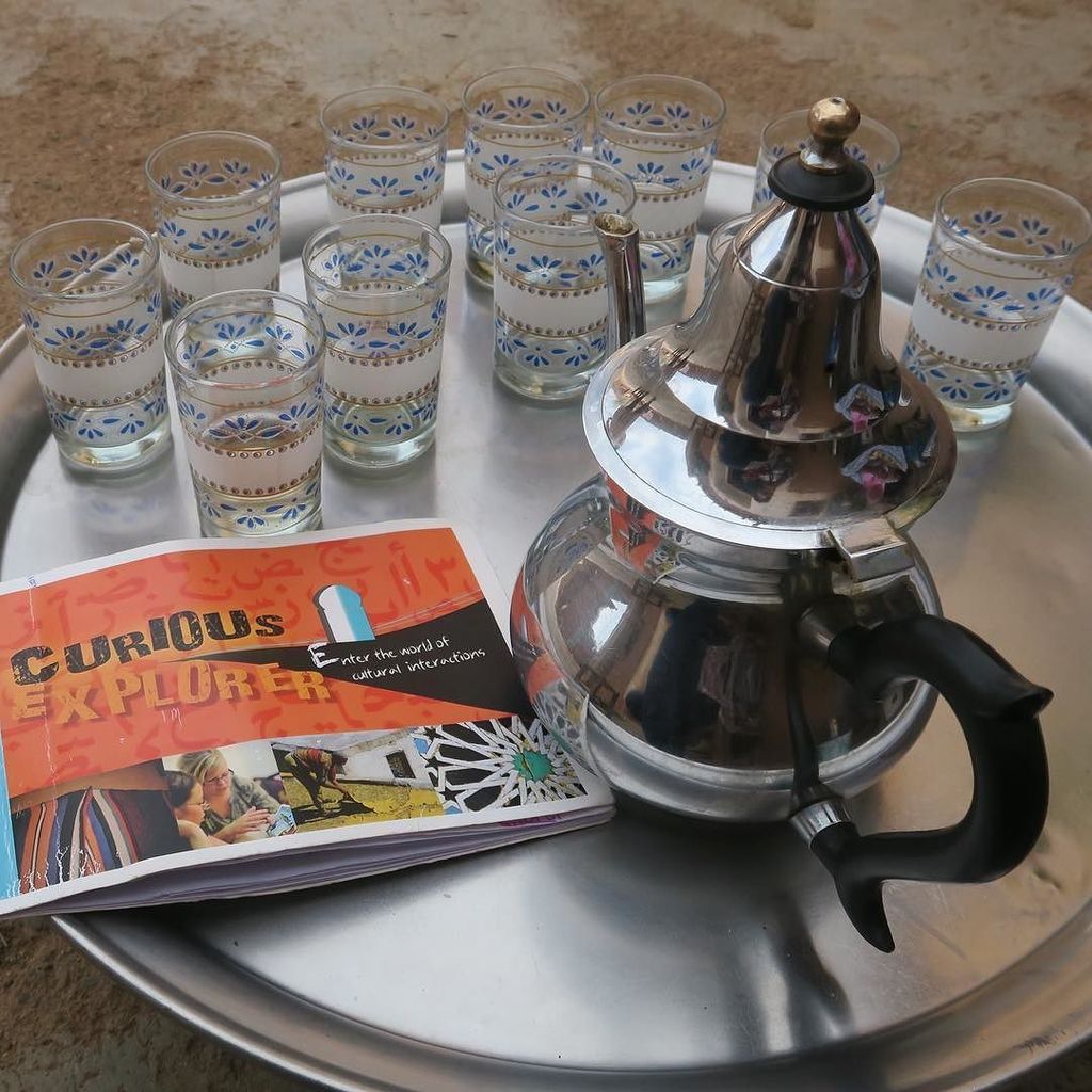 CreativeMorocco's tweet photo. Arabic word of the day: kas/Kisan (plural). Learn, explore and connect with locals over a glass of mint tea. #cult… https://t.co/oa1IjvFhhn https://t.co/OlEqLhzBot