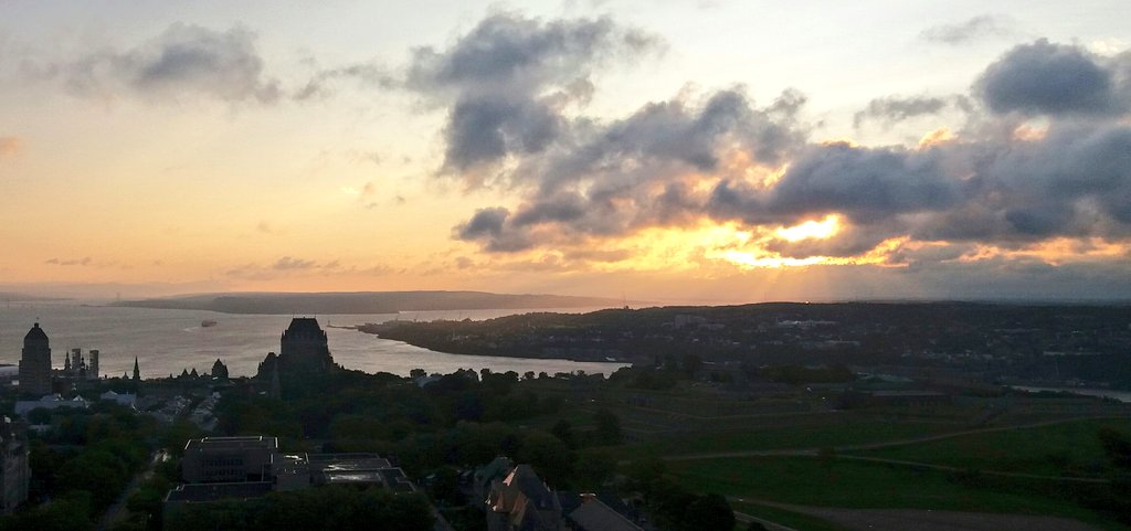 GeologyLeics's tweet image. Sunrise on the last day of #SGA2017. This morning, 10am @lauraward_94 present her MGeol work with @zeiss_micro on #magnetite in #exploation