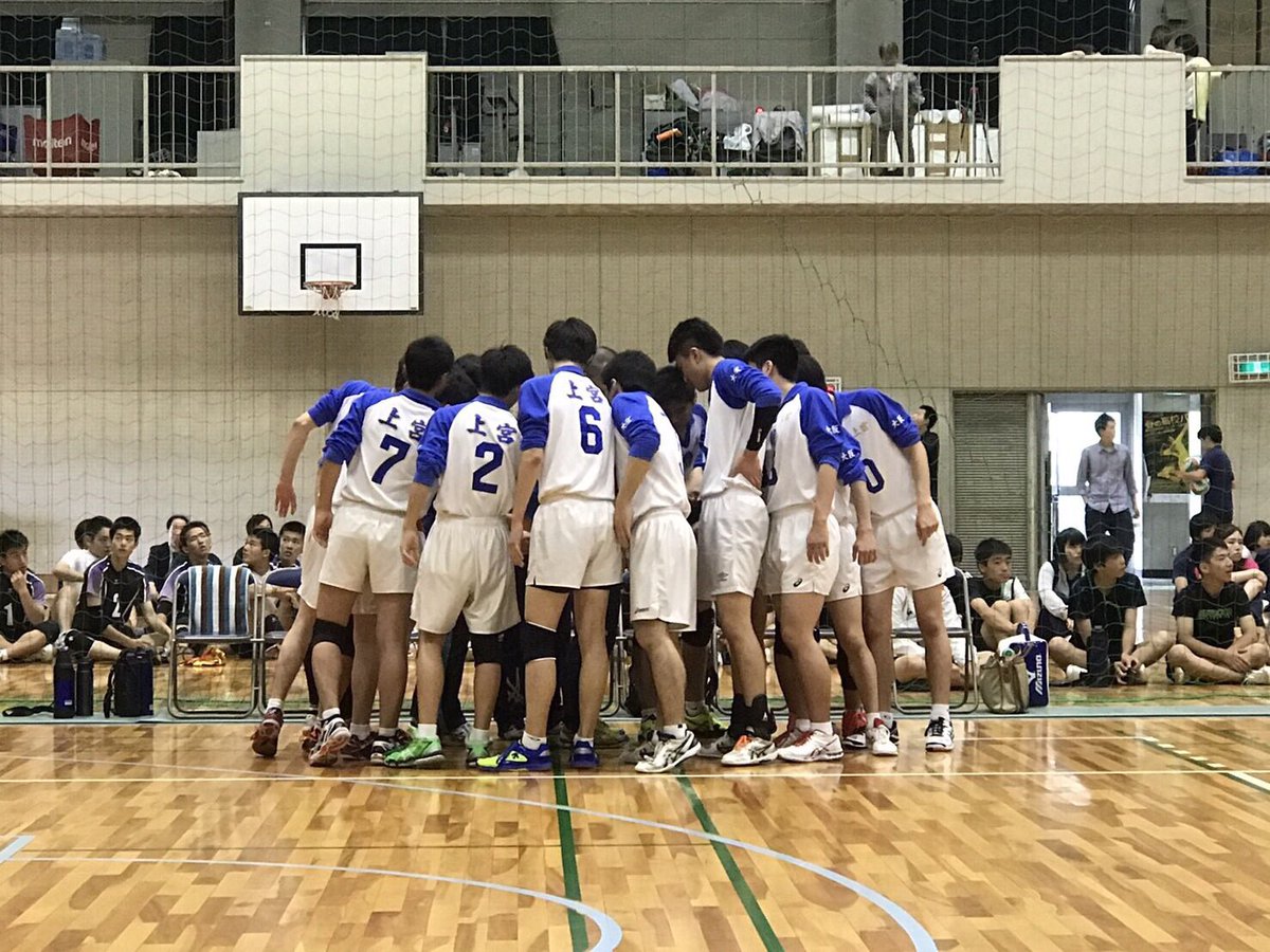 naokiman__'s tweet photo. 上宮バレー部引退しました。
めちゃくちゃ濃い3年間やったけどいい先輩に出会い可愛い後輩に出会いなによりバレーできたことがまじで楽しかったです。
近畿大会にもださせてもらって、選抜にもいかしてもらって出会いしかない3年間でした。
親、友達感謝してます。
バレーって楽しいなあ、、 https://t.co/I19aHoIhv9