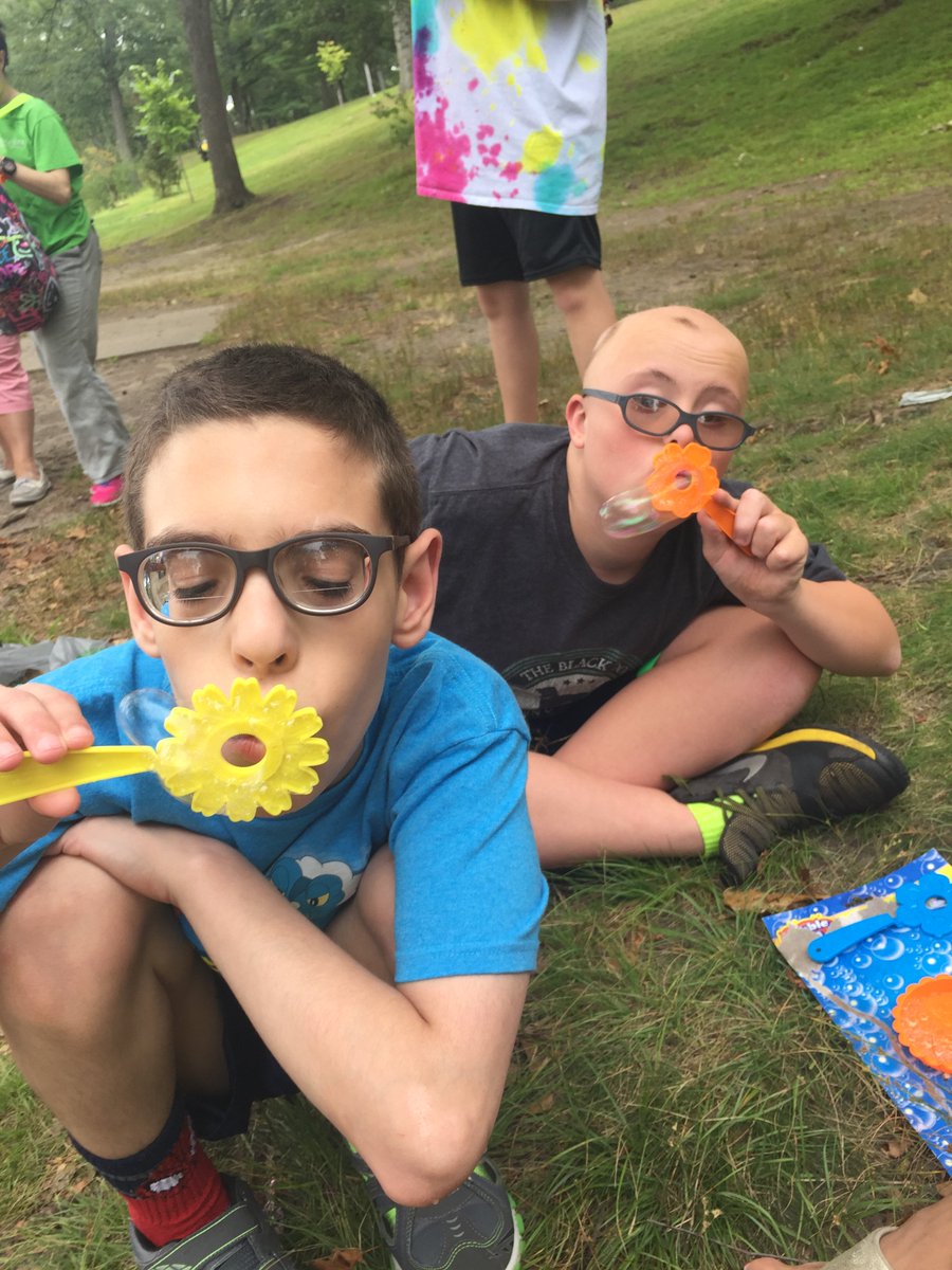 _Possibilities_'s tweet photo. Take time to walk in the rain, blow bubbles, and discover something new everyday.
#EmbracingPossibilities https://t.co/5yrvcLn429