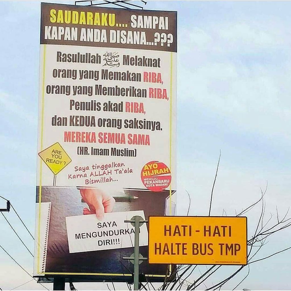 .
.
Kira2 lebih penting peringatan yang depan (halte bus TMP) atau yang belakang (peringatan riba)?
