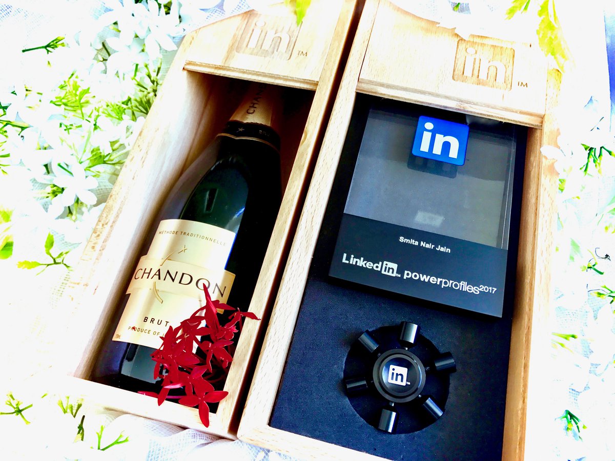 SmitaNairJain's tweet photo. Delighted to share that I am one of the #LinkedInPowerProfiles (Technology) for 2017 Thanks Very Much @LinkedIn @SearsIndia @SearsHoldings https://t.co/6Cx6ul5BYR