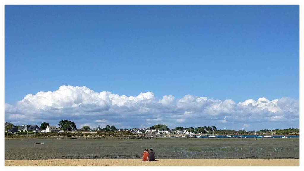 Le temps d'une éclaircie

#rougeetnoir
#eclaircie
#riadetel 
#posesoleil
#soleil
#nuage ift.tt/2wxRYat ift.tt/2hiLpjD