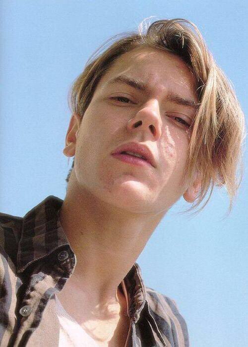 Happy birthday river phoenix. i hope youre smiling a lot and having a great day Up There my angel 