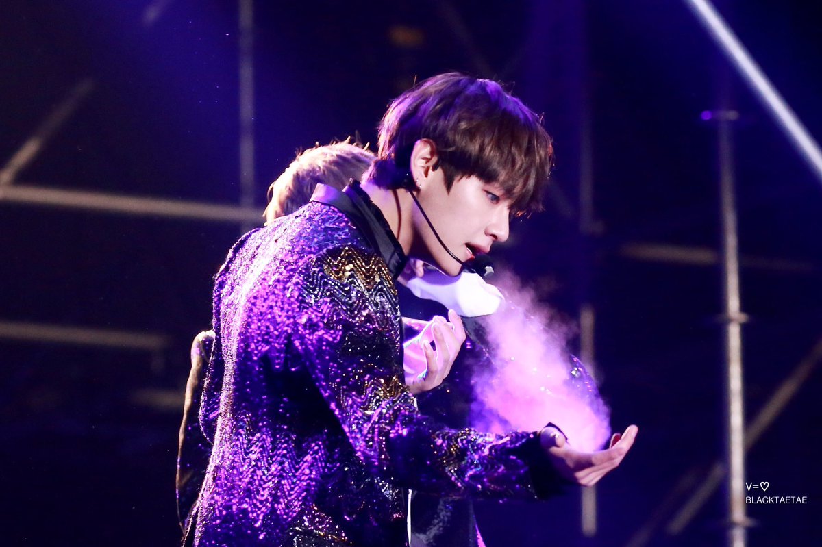 kthbluemoon's tweet photo. «First we feel. Then we fall.»

🌺@blacktaetae1230
-
#방탄소년단 #태형 #뷔 #태태 https://t.co/U6vjWMN7JI