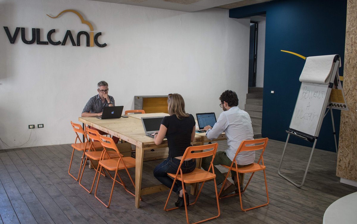 Assicurati adesso uno dei nostri spazi di #coworking e lavora insieme a tanti altri professionisti in un ambiente ricco di stimoli. 😌