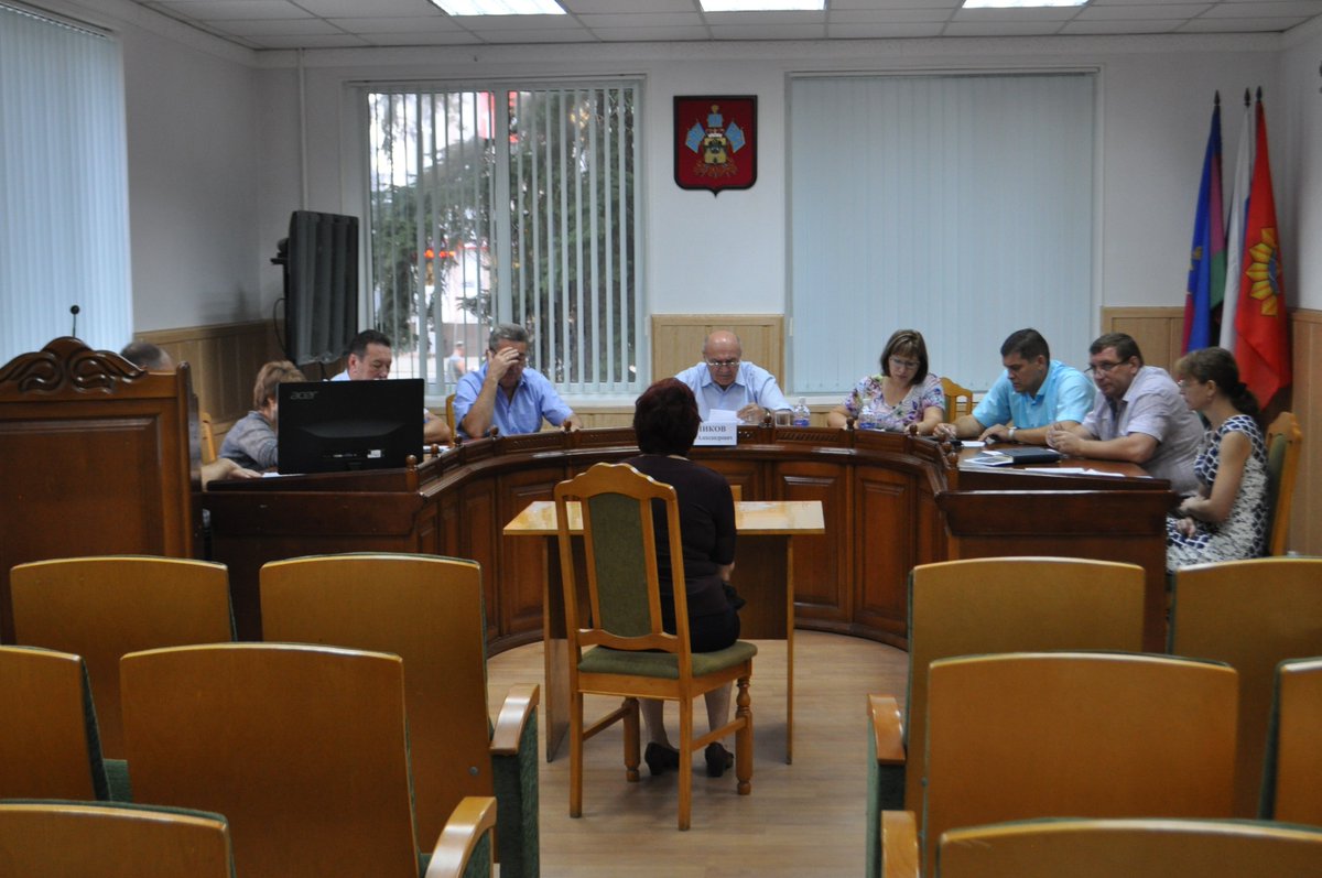 Сегодня провел прием граждан. Пришли 8 жителей района. Их вопросы дают возможность быстро реагировать на возникающие проблемы.