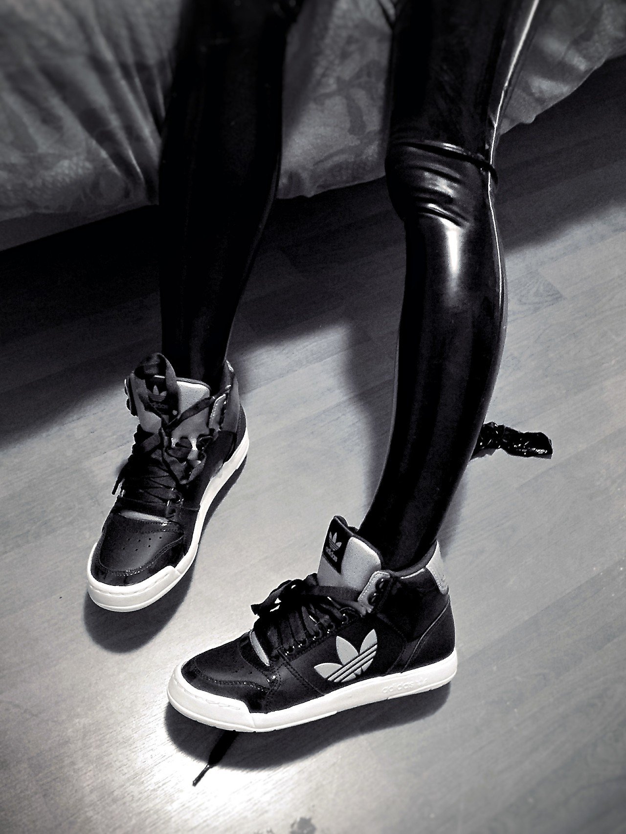 bue morfin regeringstid Latex kitscH on X: "#Sneakers &amp; #Latex by #Sneakersfetish #latex  #rubber #model #fetish #alternative #fashion #cosplay #kink #vintage #show  #look https://t.co/B92FWYJ72r" / X