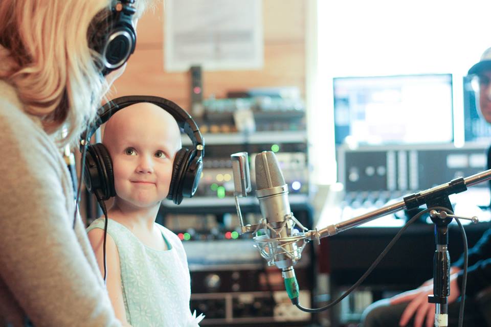 Ptbo_Canada's tweet photo. A Group Of Peterborough Artists Collaborate On Powerful "Strong Heart" Song For @sickkids -> https://t.co/XGVoO2WZQW  #StrongHeartSong https://t.co/j7TZwGIOKf
