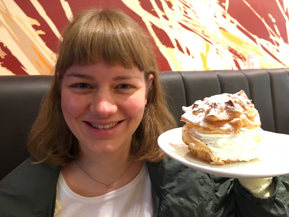 ドイツ人女性　おっぱい ドイツ人は余裕で食べきる！『巨大シュークリーム』が美味しそうだけど胸やけしそう「全体の雰囲気は極限にクドい」 - Togetter [トゥギャッター]