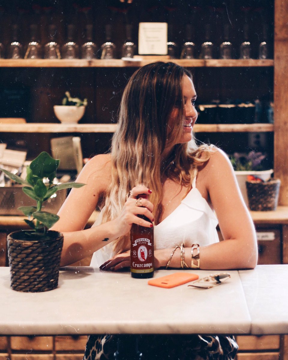 Tuttimarquez's tweet photo. Estar en Sevilla, con mis amigos, la familia... y mi @Cruzcampo fresquita, es maravilloso! #somosdebarra 🍺#CruzcampoEdicionesLimitadas https://t.co/JSH8bFDuEN