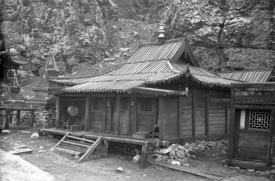 Төвхөн хийд:
Монголын анхдугаар #Богд  Занабазар 1648 онд.