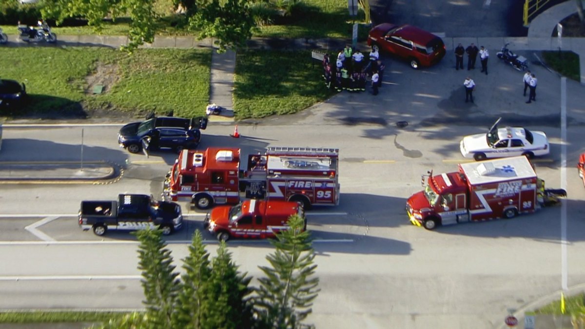 Woman struck, pinned underneath SUV outside Taravella High School bit.ly/2voipu4?utm_me… https://t.co/CxB9tsD6Aw