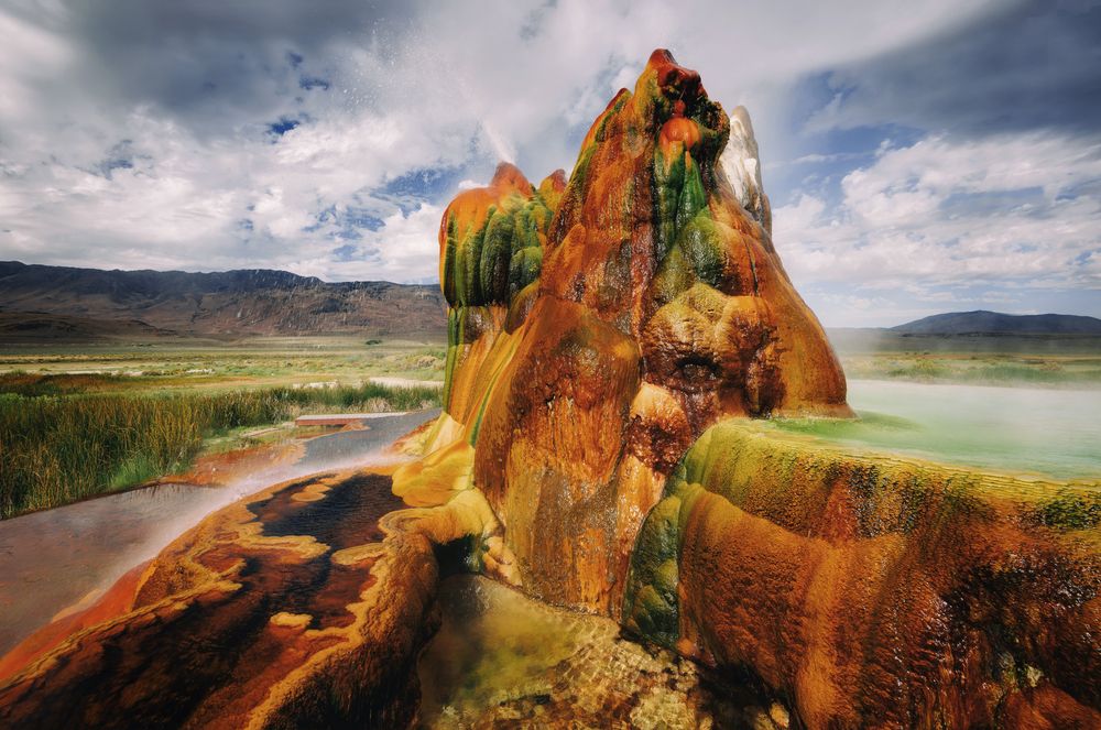 Doğal bir oluşum gibi gözüken bu rengarenk yapı, Nevada eyaletinde bulunan bir gayzer#keşfet #seyahat #gezi #tatil #travel #nevada #flygyser