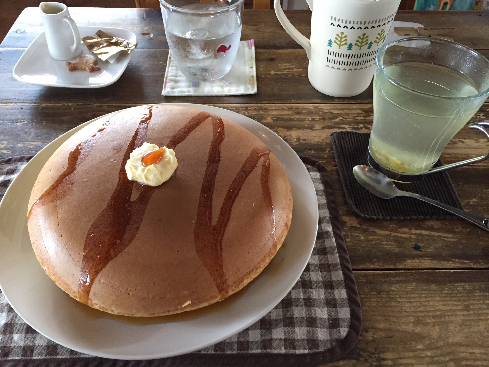 北澤 大阪ミナミ 絵本カフェholoholoに参りました 今しか平日限定パンケーキ食べれないので食べに行った 1枚が分厚く サクサク切れるが 重量級の食べ応えだった 絵本カフェだからか こんなパンケーキどっかの絵本に載ってそう T Co 北澤 大阪ミナミ 絵本カフェholoholoに参りました 今しか平日限定パンケーキ食べれないので食べに行った 1枚が分厚く サクサク切れるが 重量級の食べ応えだった 絵本カフェだからか こんなパンケーキどっかの絵本に載ってそう T Co