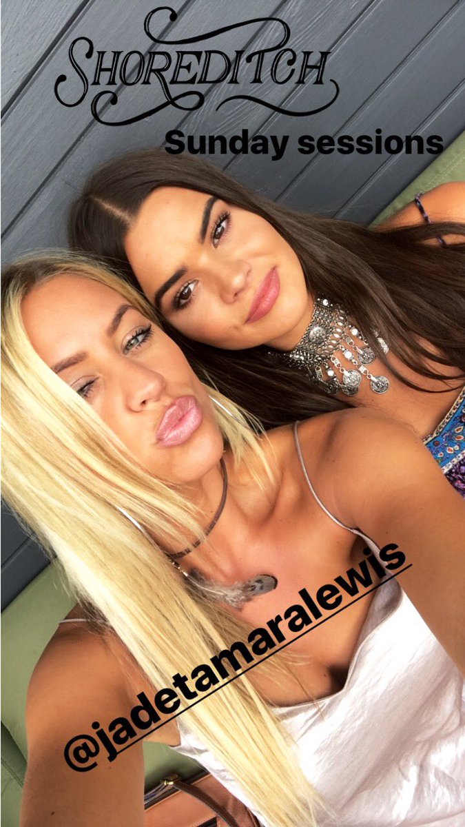 AbbiRoseMakeUp's tweet photo. Summer sessions ☀️☀️☀️ @louisadaymakeup @JadeTLewis #amyharris xxx https://t.co/QoNKxOBxKN