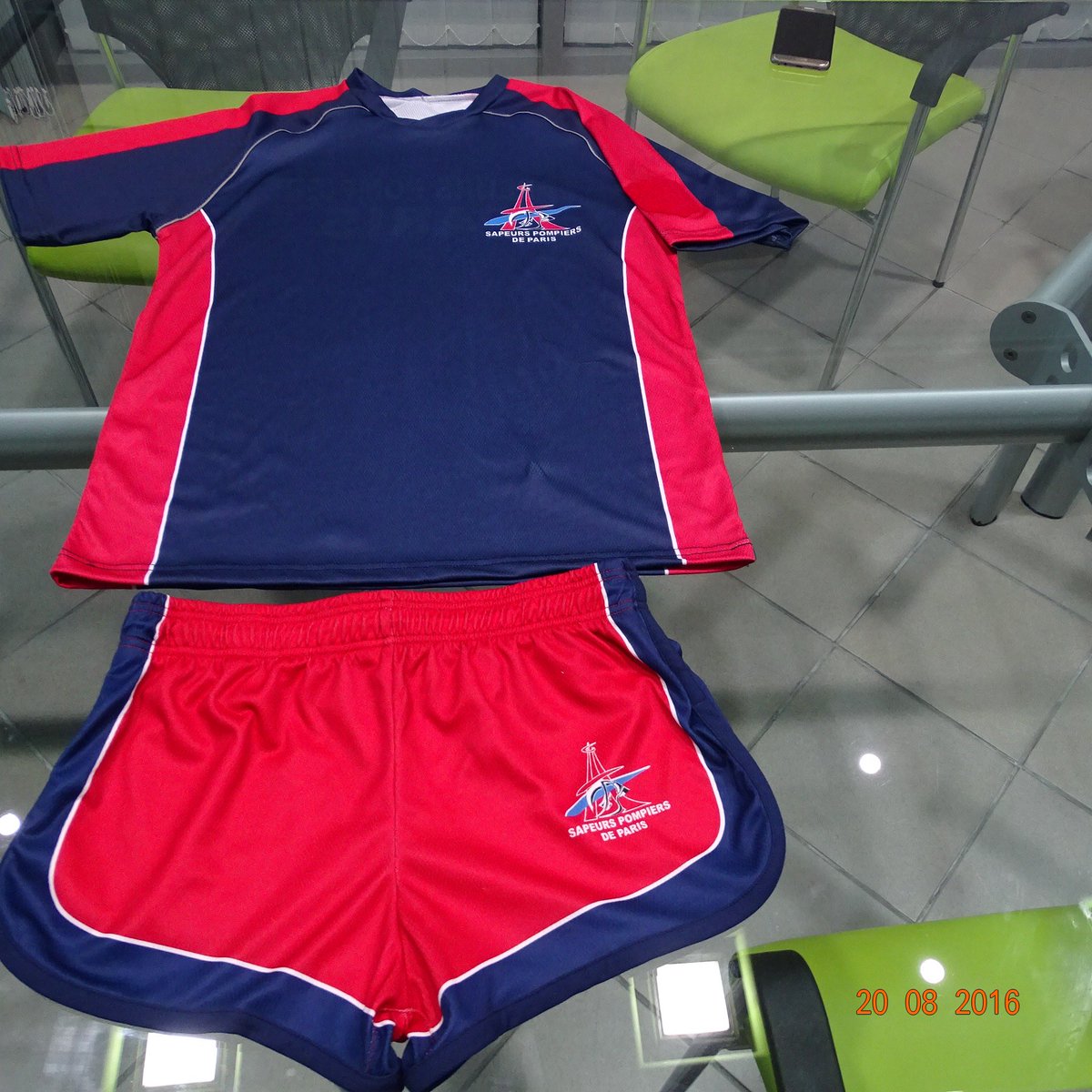 modplus_tunisie's tweet photo. #sport #paris #Modplus à mandaté pour fabriquer les #combinaisons avec les logos des sponsors #sublimés #confection https://t.co/WU1OSuYBB3 https://t.co/tZxKHSmDXI