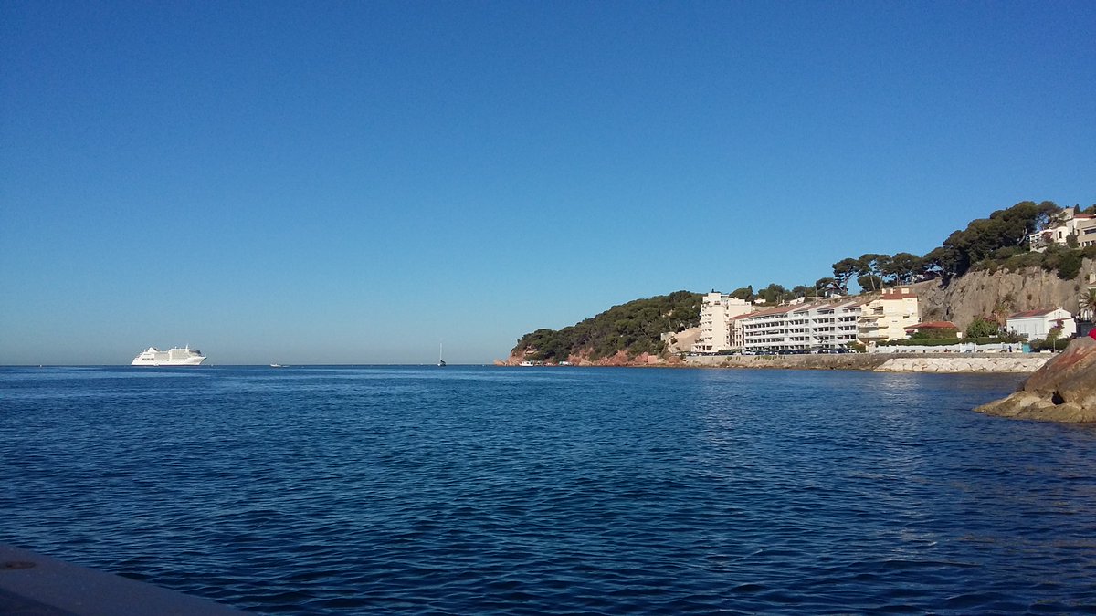 CruiseVarPce's tweet photo. ⚓️Maiden call of @Silversea's new Silver Muse: The new ultra-luxury ship enjoyed #Sanary Bay yesterday & her 4th call in #VarProvence🌞 https://t.co/RPW0nAAeQ1