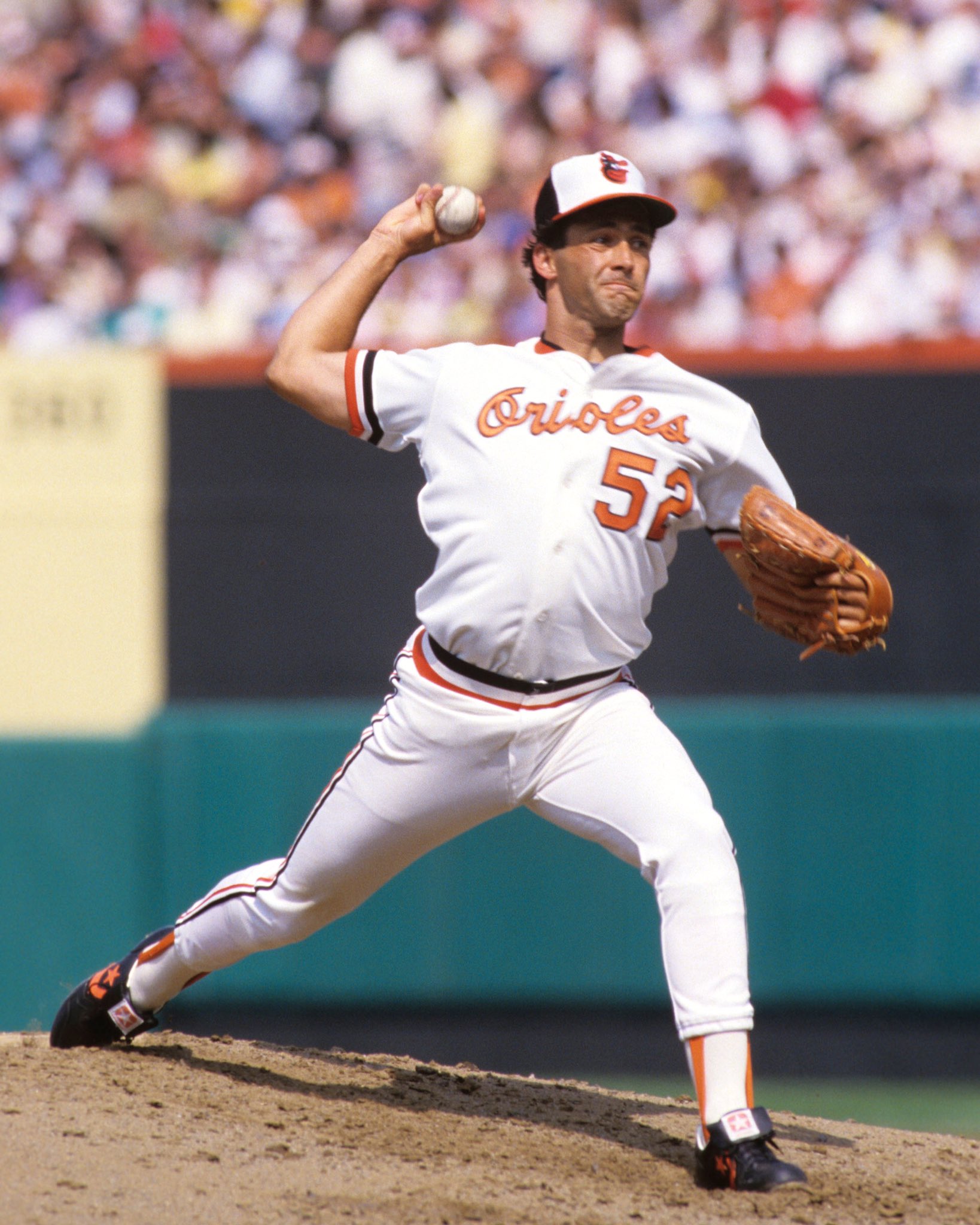 Baltimore Orioles' pitcher Mike Boddicker, right, is congratulated