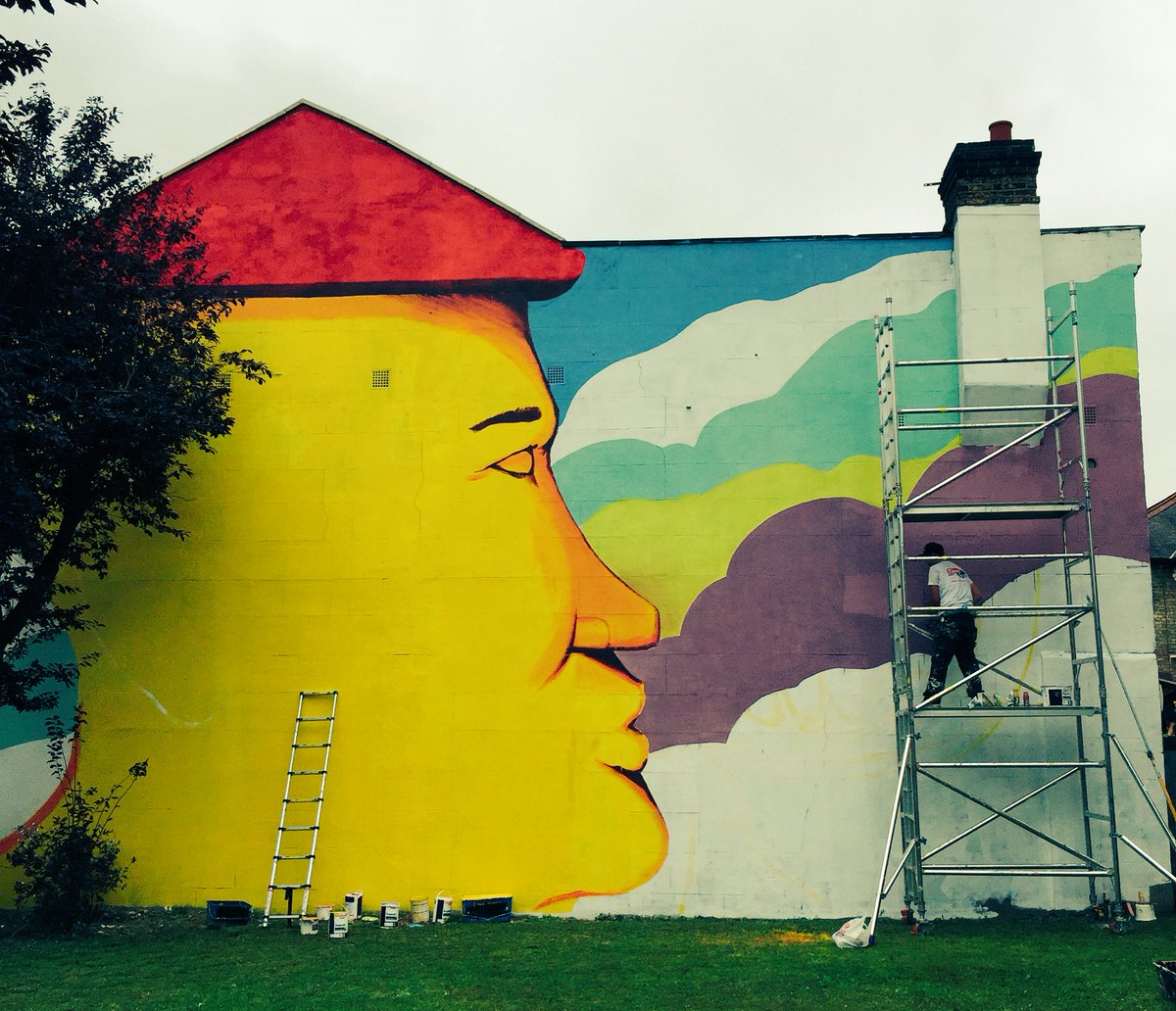 Day 2 #WIP - RUN's smashing out this wall in quick time!! #streetart #walthamstow #e17 #giveartistsspace