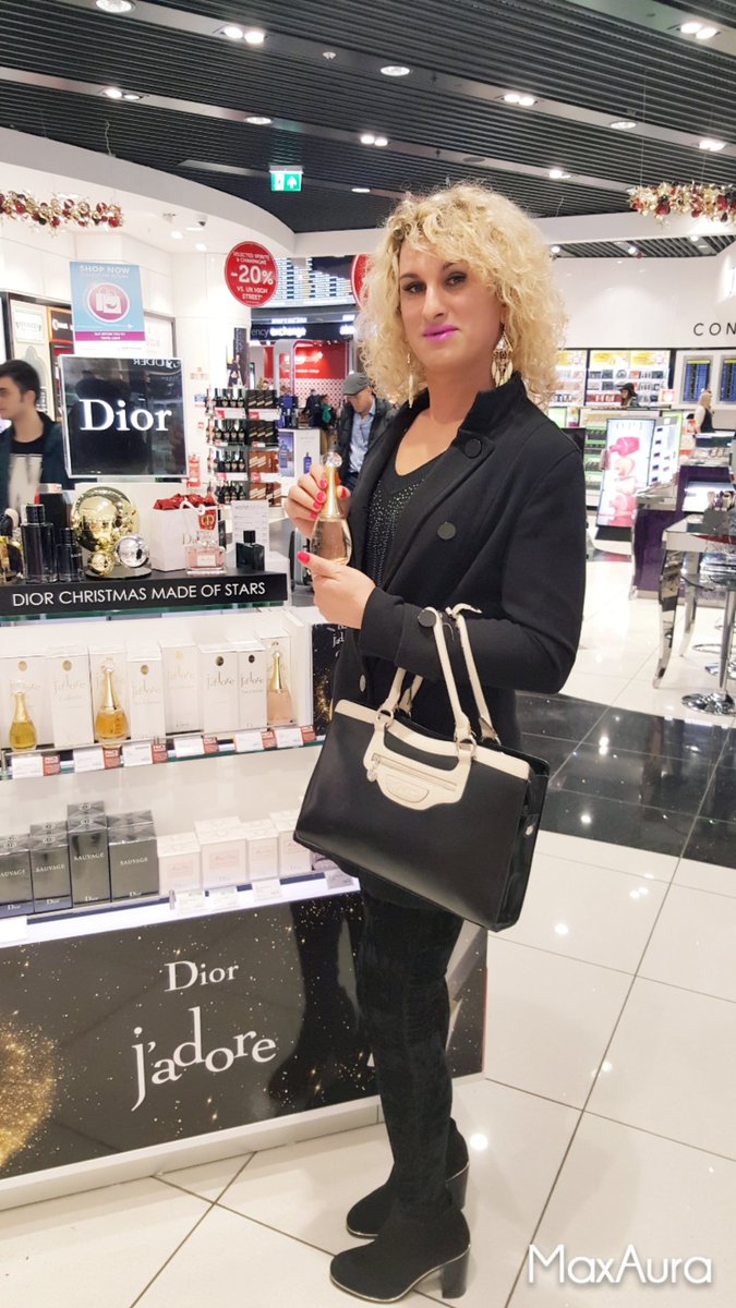 Angela on X: Hello guys. How are you today. Greetings from London #shemale  #tgirl #transsexual t.cosbk38Hx05V  X