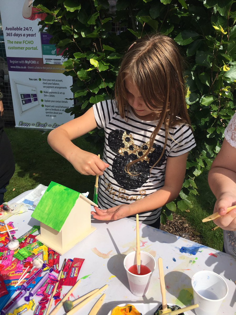 melissabFCHO's tweet photo. Party in Stoneleigh Park 😁 children having fun bird box painting @Clare_in_Derker @NHO_Carl @FirstForFCHO #FCHOstrong https://t.co/EmyRPSyeqE
