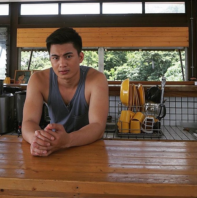 ImJESSICA01's tweet photo. Para ma motivate sa exam! Ang gwapo kashee😍 @Itsanjodamiles https://t.co/L3oiOO9giD