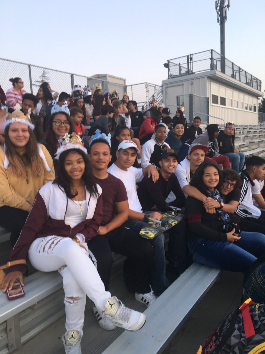 outdated_acct's tweet image. NHS Sr Sunrise... it's going to be a great year! #GoNighthawks! @AmberLozanoNUSD @kcoatss @Odell_NUSD