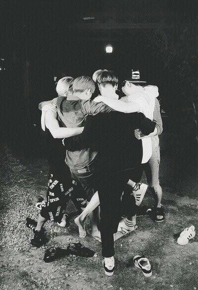 markson1forever's tweet photo. 希望你们一直开心！做自己！加油！！！！ @mtuan93 @BamBam1A @GOTYJ_Ars_Vita  You are the best!   Fighting！！1314！
#GOT7 https://t.co/qjiLYWNoN8