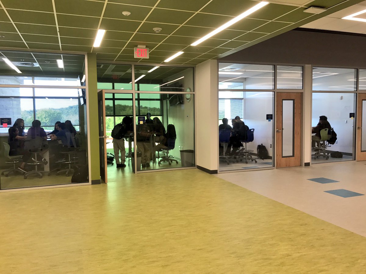 KrysiaStephens's tweet photo. Our @newtechmiddle 8th graders using breakout rooms to create group contracts #GladiatorStrong https://t.co/ihHGmSecuG