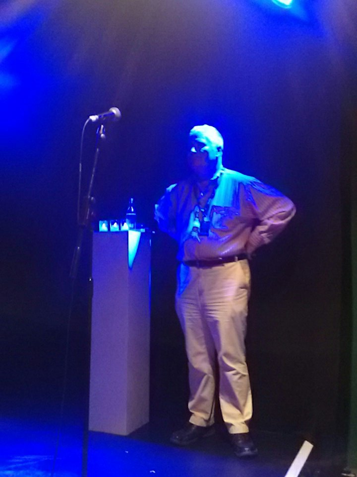 BilingMatters's tweet photo. .@thbaketal getting ready for sold out #EdFringe17 show. Is monolingualism making YOU ill? #codi17 https://t.co/HkOCiArjMd