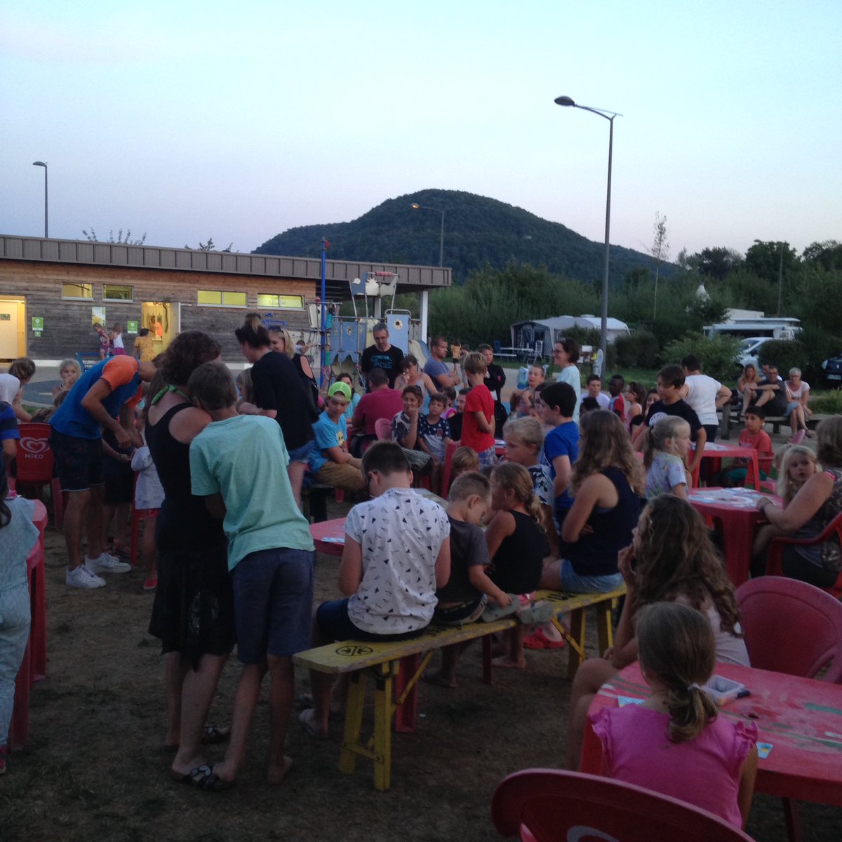 feelyne_'s tweet photo. Dernier loto pour cette saison ! Grosse ambiance 😊#animation #gains #jeux #joie #camping https://t.co/IvHhhLh9yE