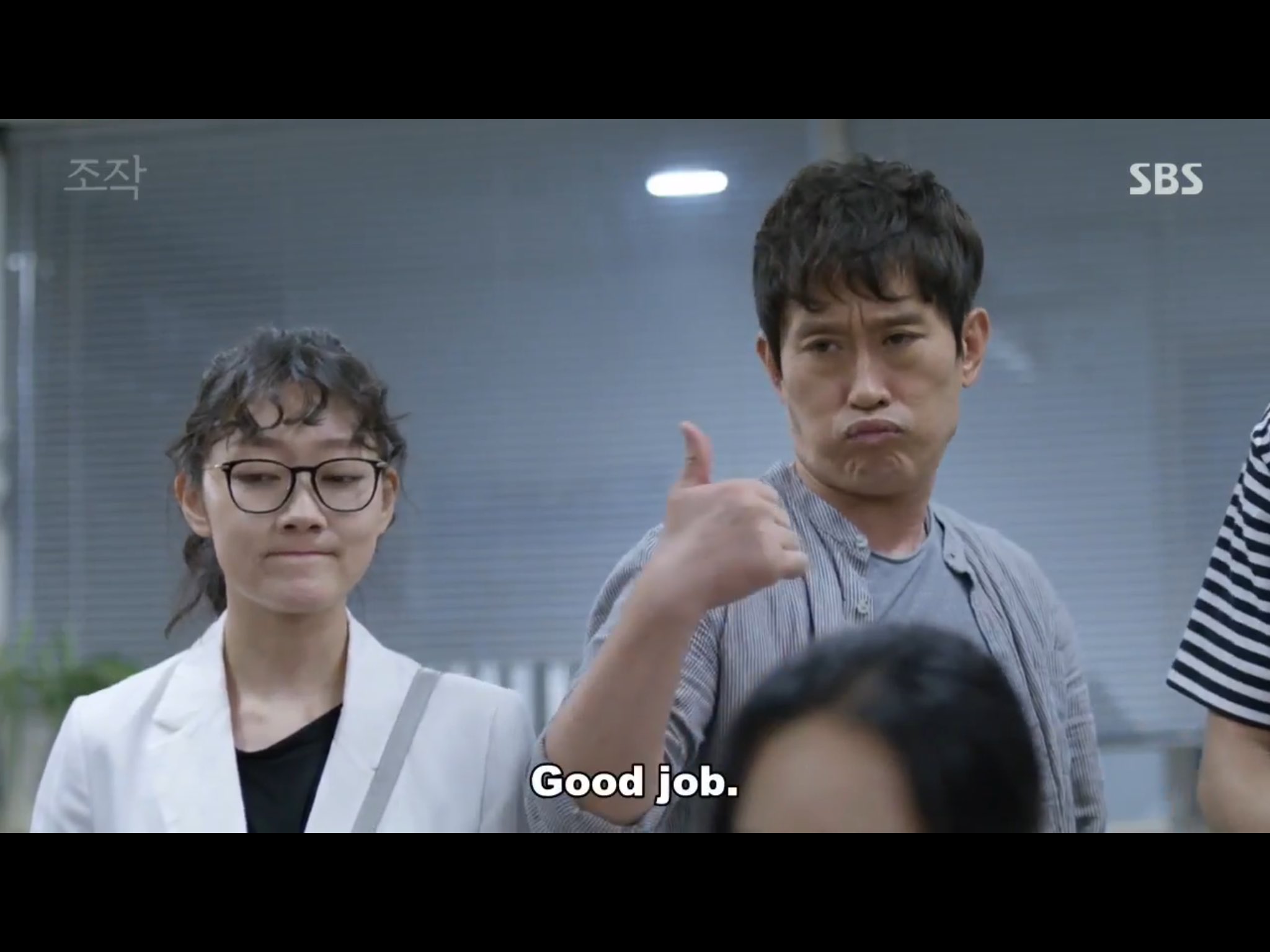 DH718A9UwAATsUq.jpg:large