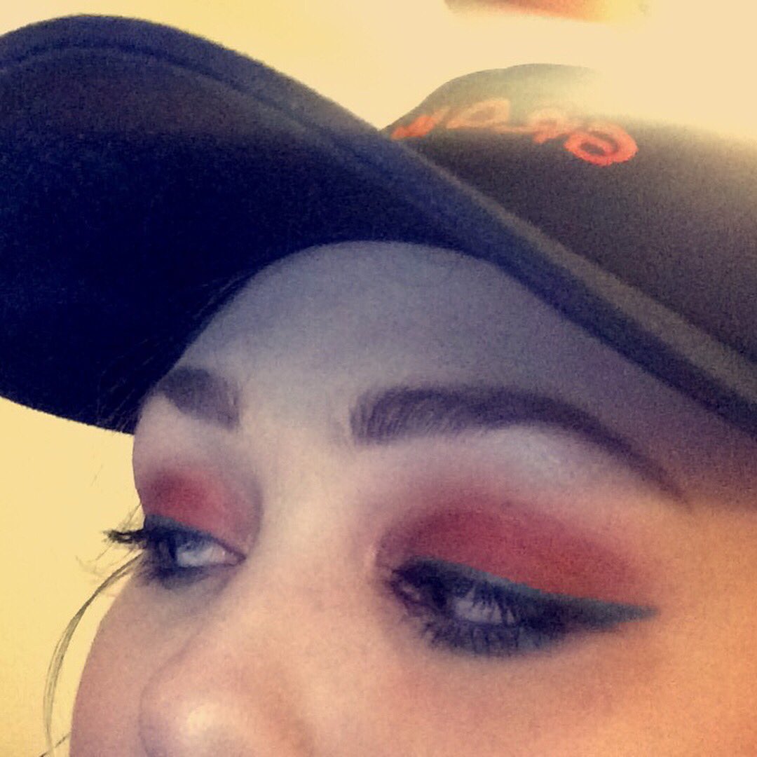 RosiethePivoter's tweet photo. Y'all know I'm extra af and had to match my makeup with the new @DerekLuh hat #GrowUp #NextWaveAugust #derekluh @DelanyLuh @DannyLuh https://t.co/fPhx6nCo82