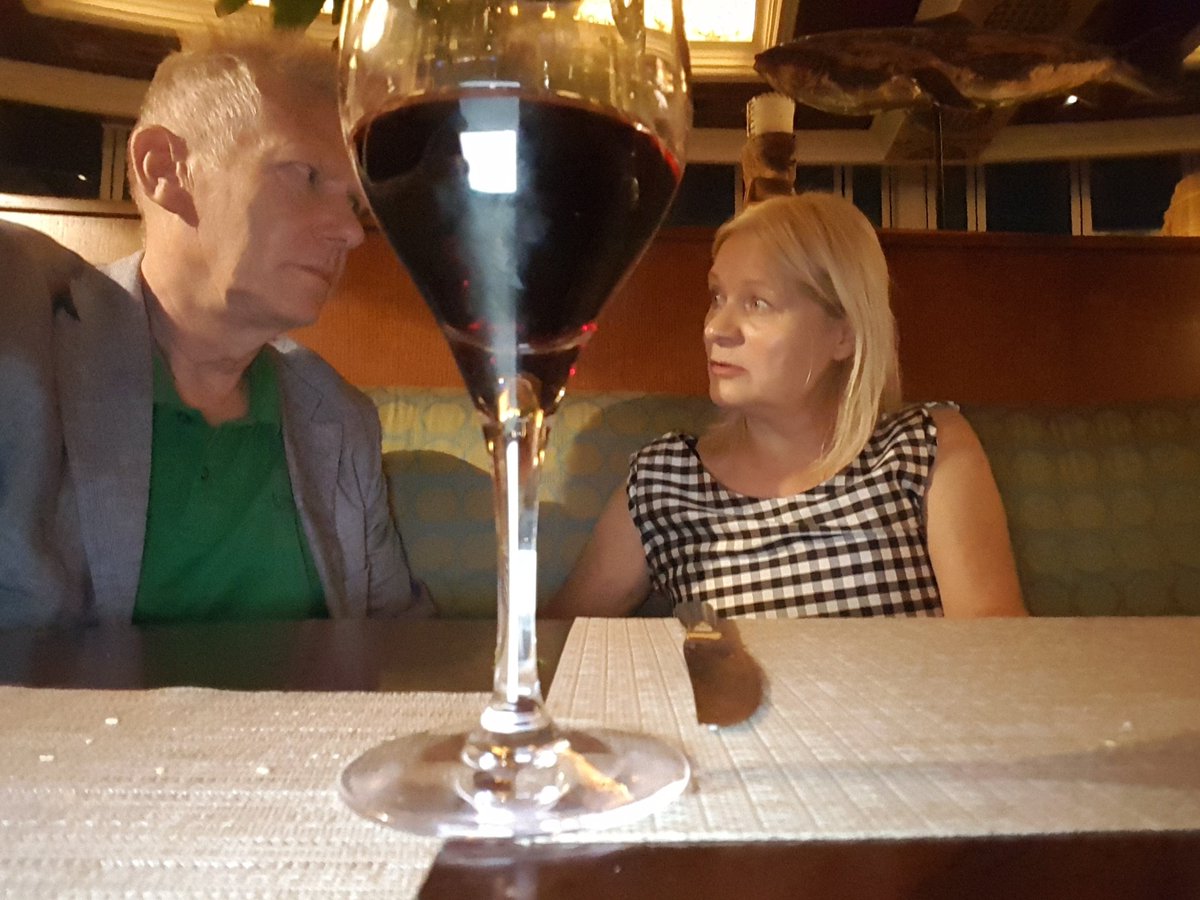 KasOosterhuis's tweet photo. #birthday at #tradersvics at the #hilton beach #corniche #doha right around the corner of our #falcontower our new home https://t.co/WHAIHUp3Uc