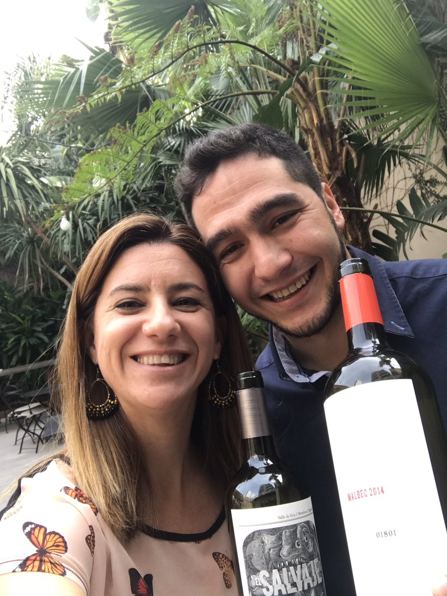 Divino almuerzo de <a href="/CasadeUco/">Casa de Uco</a> con amigos del vino en <a href="/UcoRestaurant/">Restaurant UCO</a> y <a href="/SebastianBisole/">Sebastian Bisole</a> el futuro - Madera + Suelo 👌🏻🍷🔝