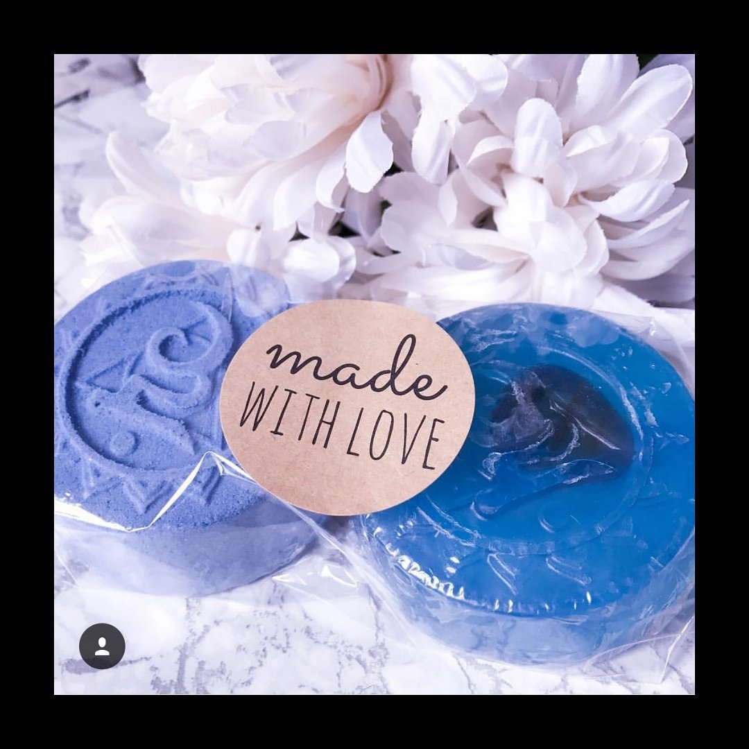 SparkyleUK's tweet photo. Beautiful pics of our Throat chakra #gemsoap &amp; #gembomb 
 💜🙏🏼🕉✌thankyou @KabukiRune 
#throatchakra #chakras #chakrasoak  #crystals #organic https://t.co/CRZp1g1SLw