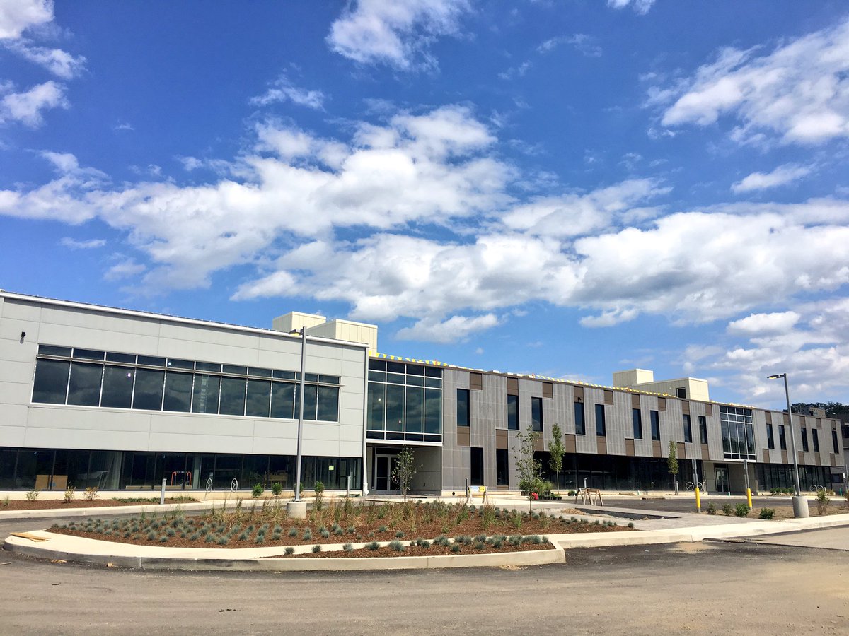 A year ago, this was a big dirt hole in the ground. Today, it's an almost completed, hi-tech and robotics building 👏🏽