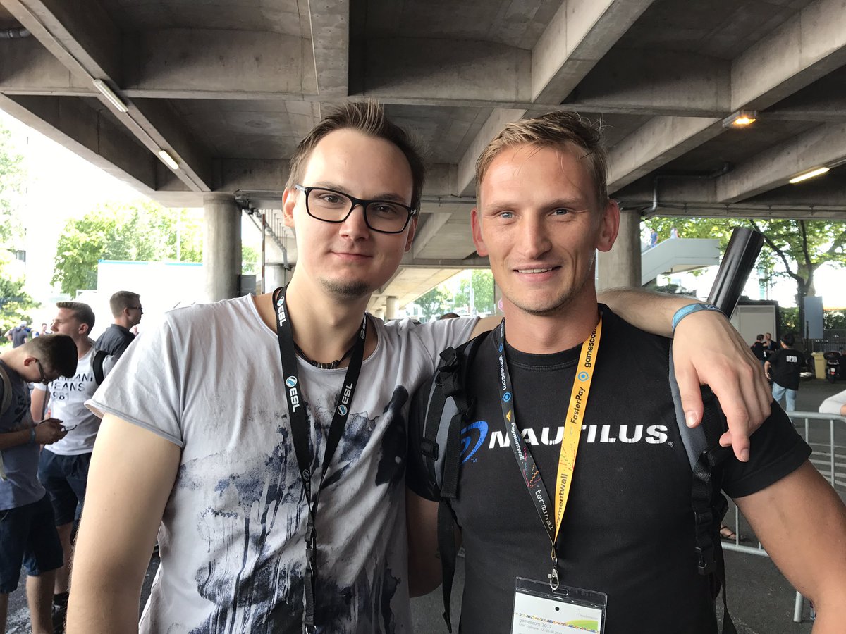 C45P3R2000's tweet photo. Vielen Dank für die tolle Unterhaltung mit Dir. Toller freundlicher Streamer. Und nach 10 Minuten kannte er noch meinen Namen. #moondye7 https://t.co/wLYLR7L7uc