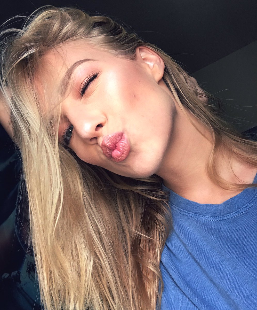 Co_Mill's tweet photo. beep beep shiny selfies comin thru https://t.co/FKfHXxJTID