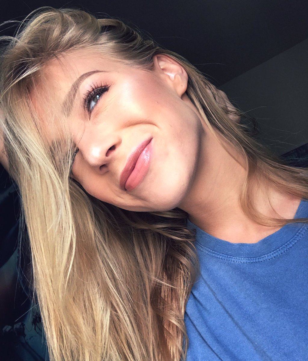 Co_Mill's tweet photo. beep beep shiny selfies comin thru https://t.co/FKfHXxJTID