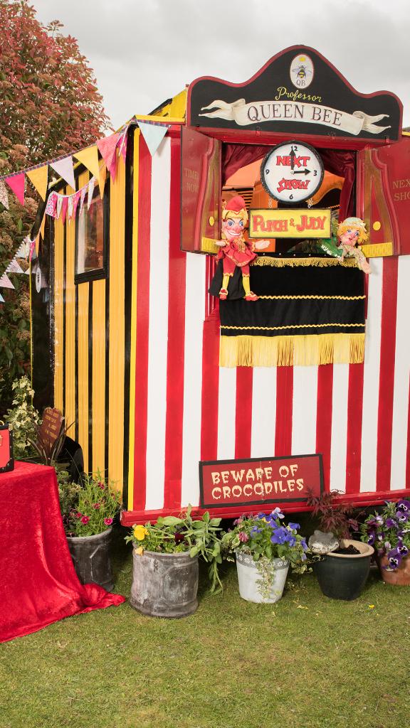 CuprinolUK's tweet photo. Roll up, roll up! #ShedOfTheYear is back again on @Channel4 πΊ, this Sunday at 7pm. Who's tuning in? https://t.co/v55pnoZwDm