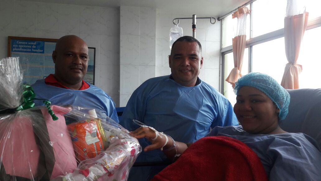 policiadepanama's tweet photo. Unidades de la #8vaPromoción de la antigua #ACAPOL conmemoran su Aniversario #24,  con la entrega de canastillas a centros médicos del país. https://t.co/EPeKVHn2mE