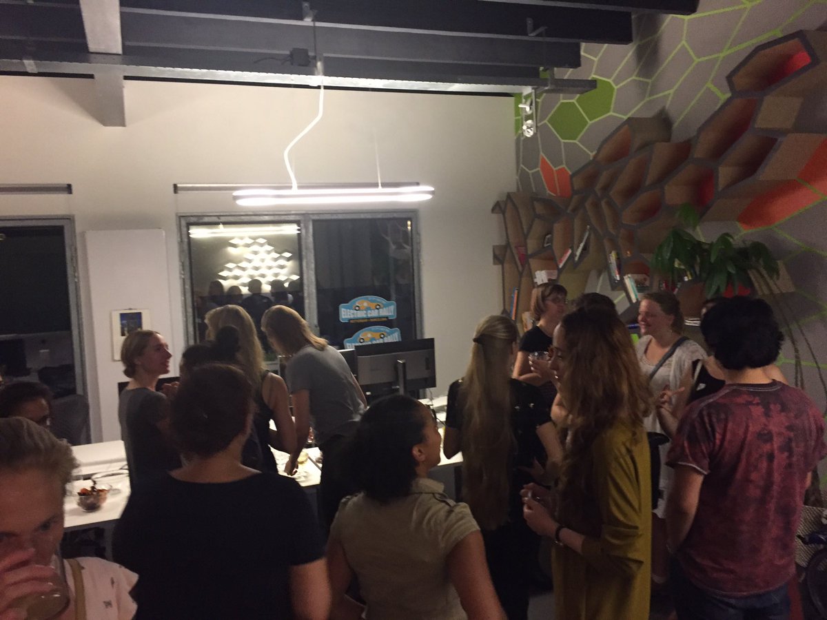 KeenDesignNL's tweet photo. En nog even gezellig aan de #borrel #ltuxutrecht @Stroomt https://t.co/wYvyuDelLc