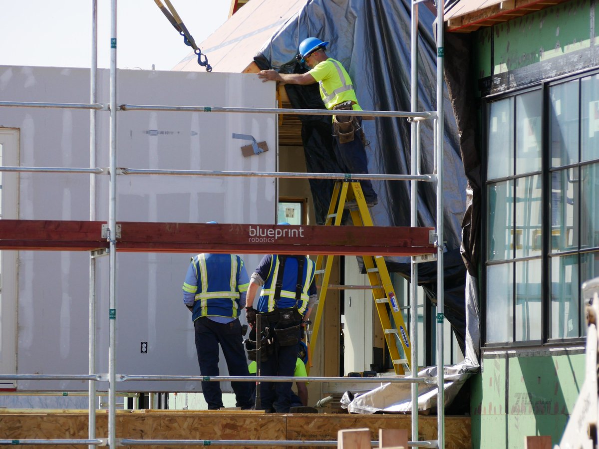 BPrint_Robotics's tweet image. Installation crews complete the on site assembly process with unmatched quality, precision, and speed.